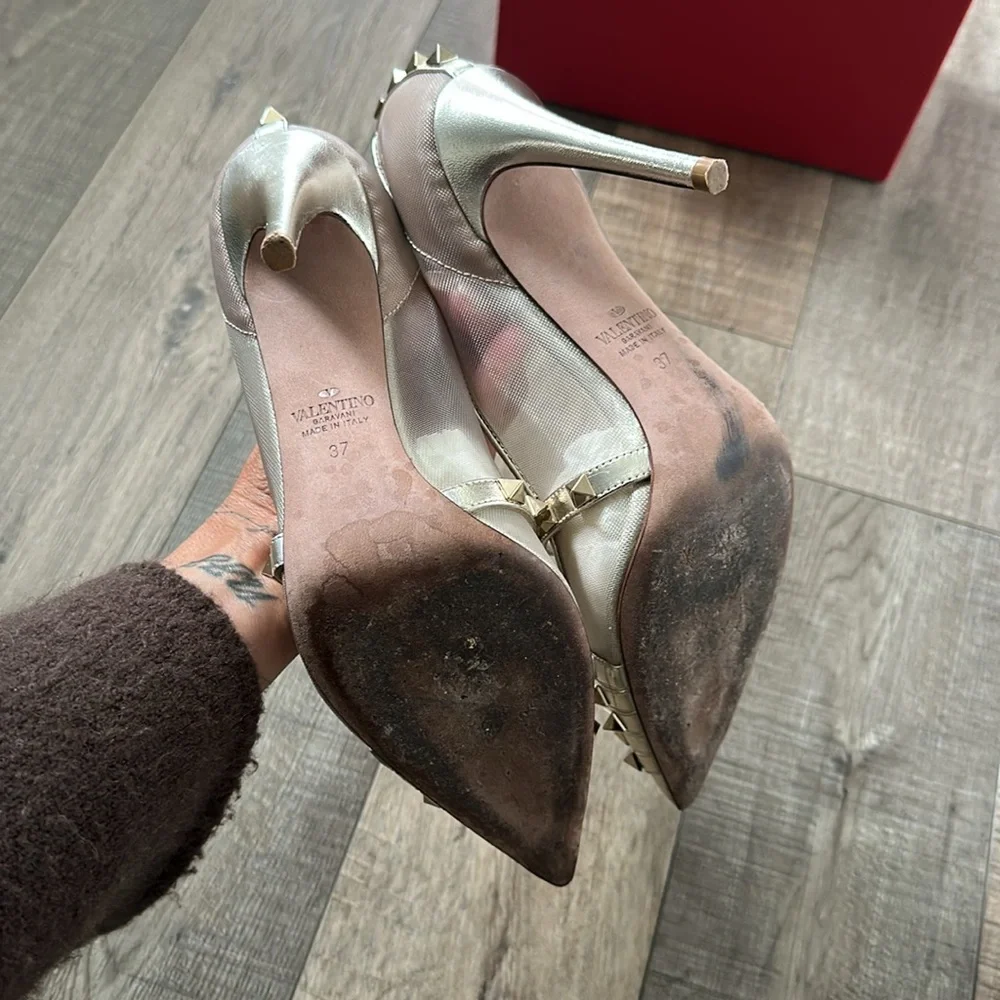 Valentino Alcove metallic gold Rockstud mesh heels size 37 like new worn 1x IOB - Picture 6 of 9